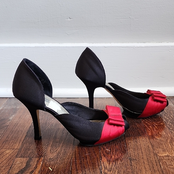 Isabel Toledo For Payless Statement Black Heels with Red Bows - Picture 1 of 8